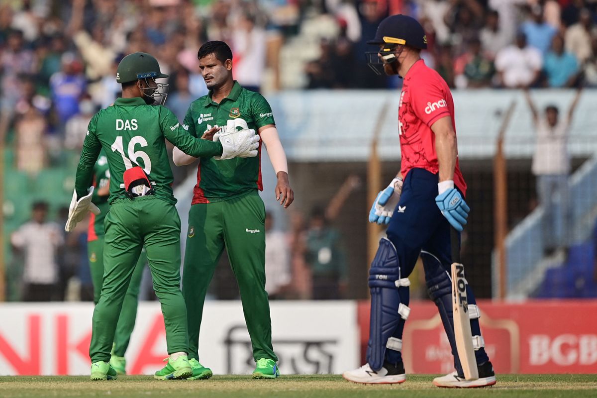 Nasum Ahmed celebrates removing Phil Salt, Bangladesh vs England, 1st T20I, Chattogram, March 9, 2023