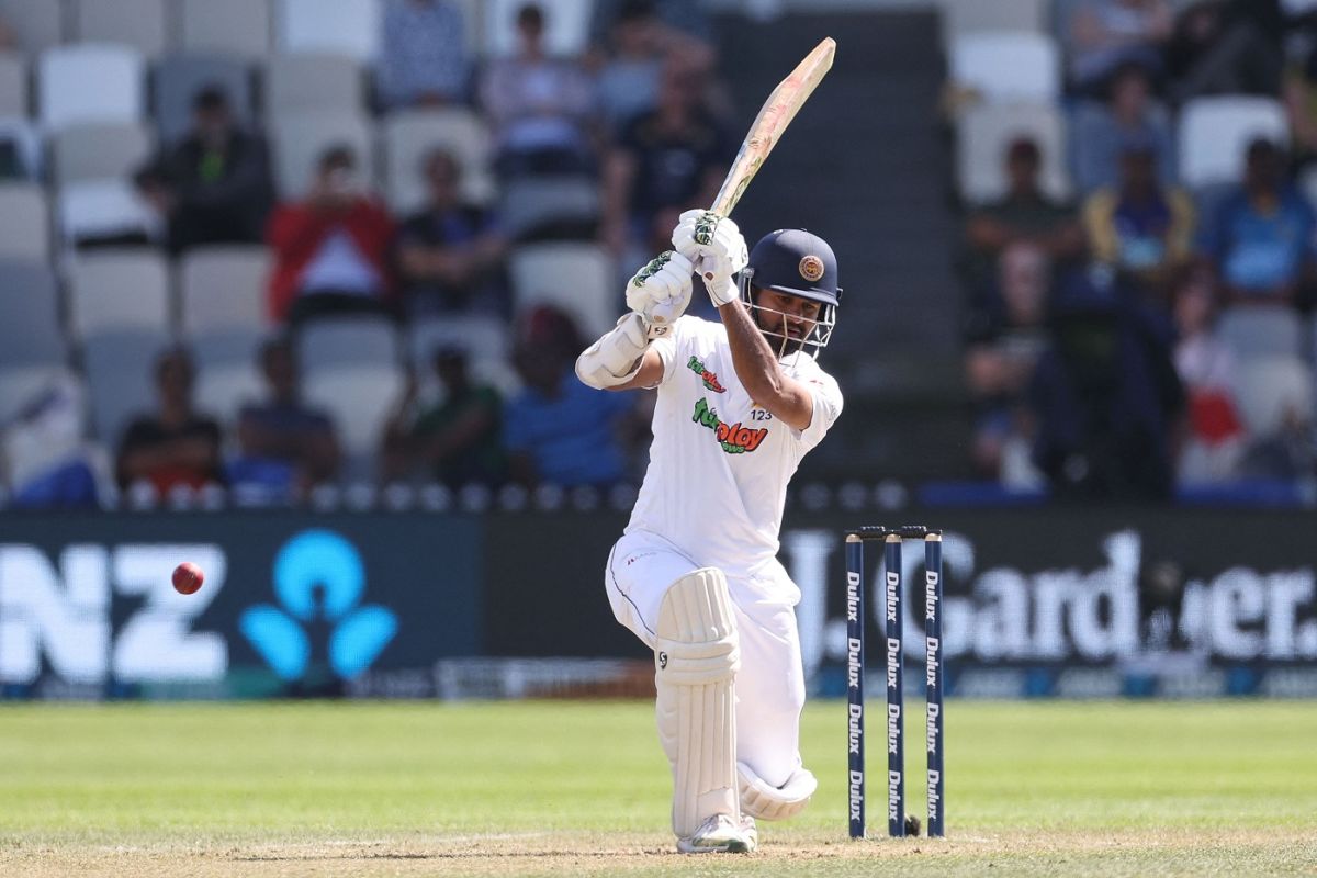 Dimuth Karunaratne Raises His Bat After His Fifty 