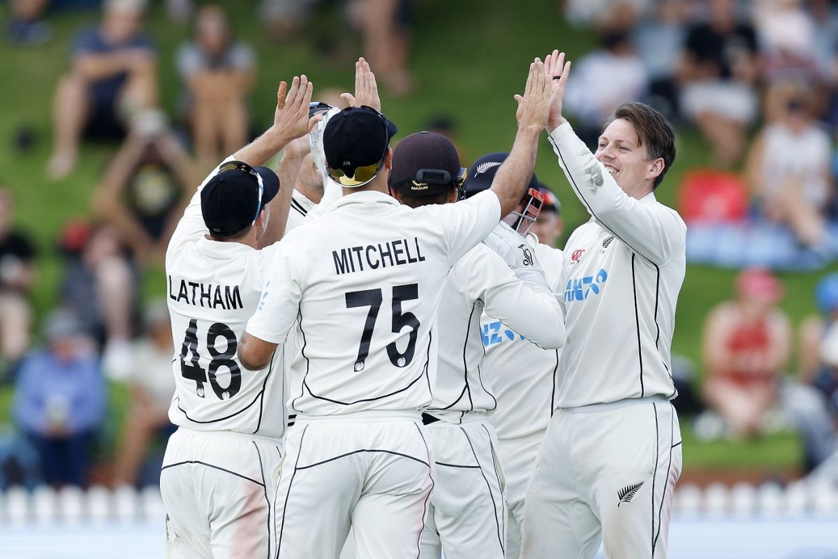 Michael Bracewell celebrates with team-mates, New Zealand vs Sri Lanka, 2nd Test, Wellington, 3rd day, March 19, 2023