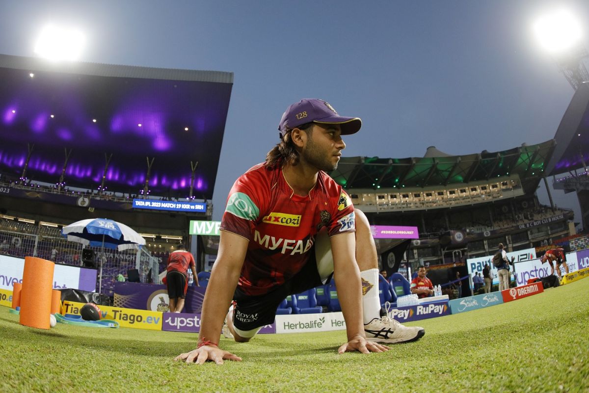 Suyash Sharma warms up ahead of the game | ESPNcricinfo.com