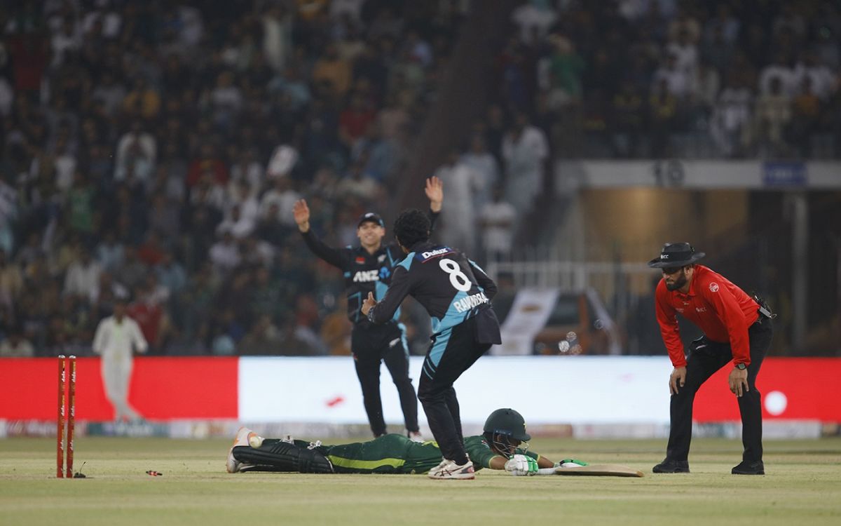 A stunning throw from the deep from Chad Bowes caught Saim Ayub short of his crease, Pakistan vs New Zealand, 1st T20I, Lahore, April 14, 2023