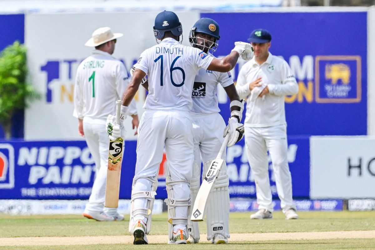 Dimuth Karunaratne Celebrates His Hundred 9201