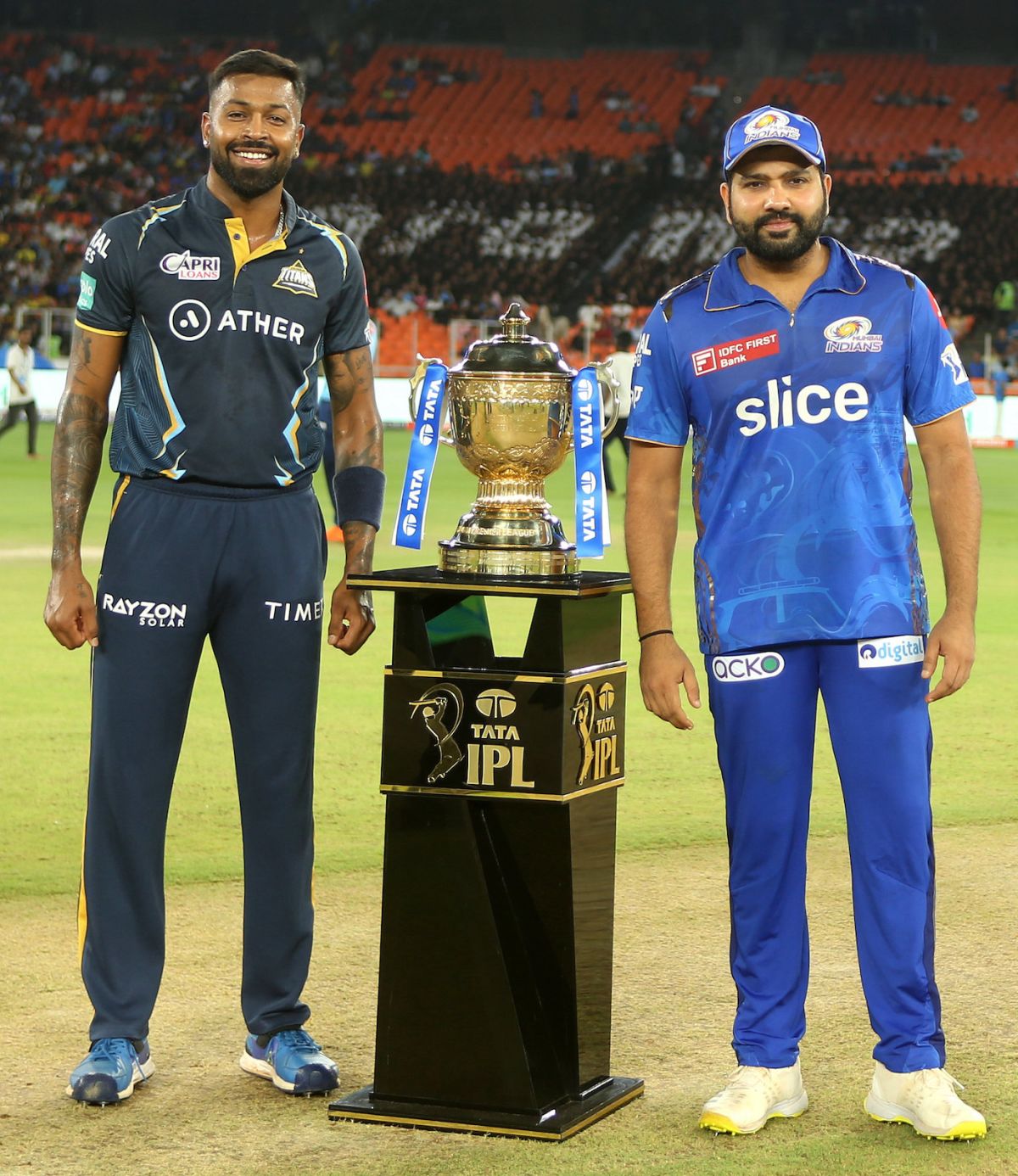 Hardik Pandya And Rohit Sharma Pose With The Ipl Trophy At The Toss Espncricinfo Com