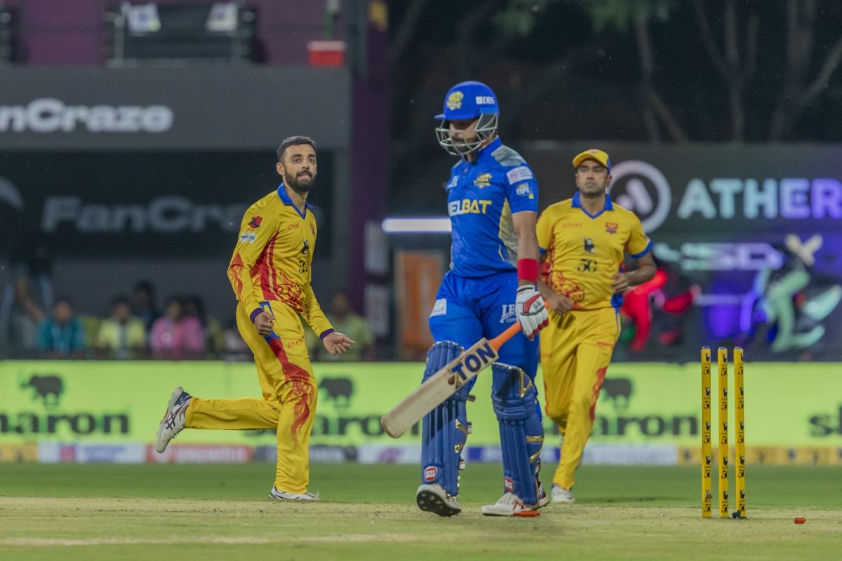 Sean Williams Celebrated His Century Jubilantly 