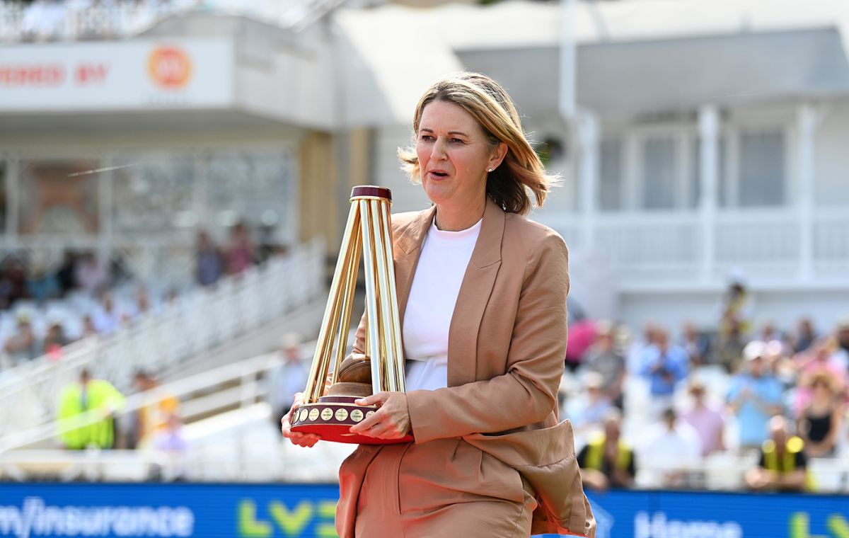 Charlotte Edwards brings out the Women's Ashes trophy