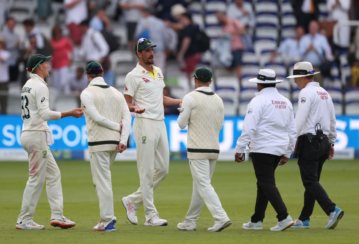 Mitchell Starc Discusses His Non-catch With The On-field Umpires ...