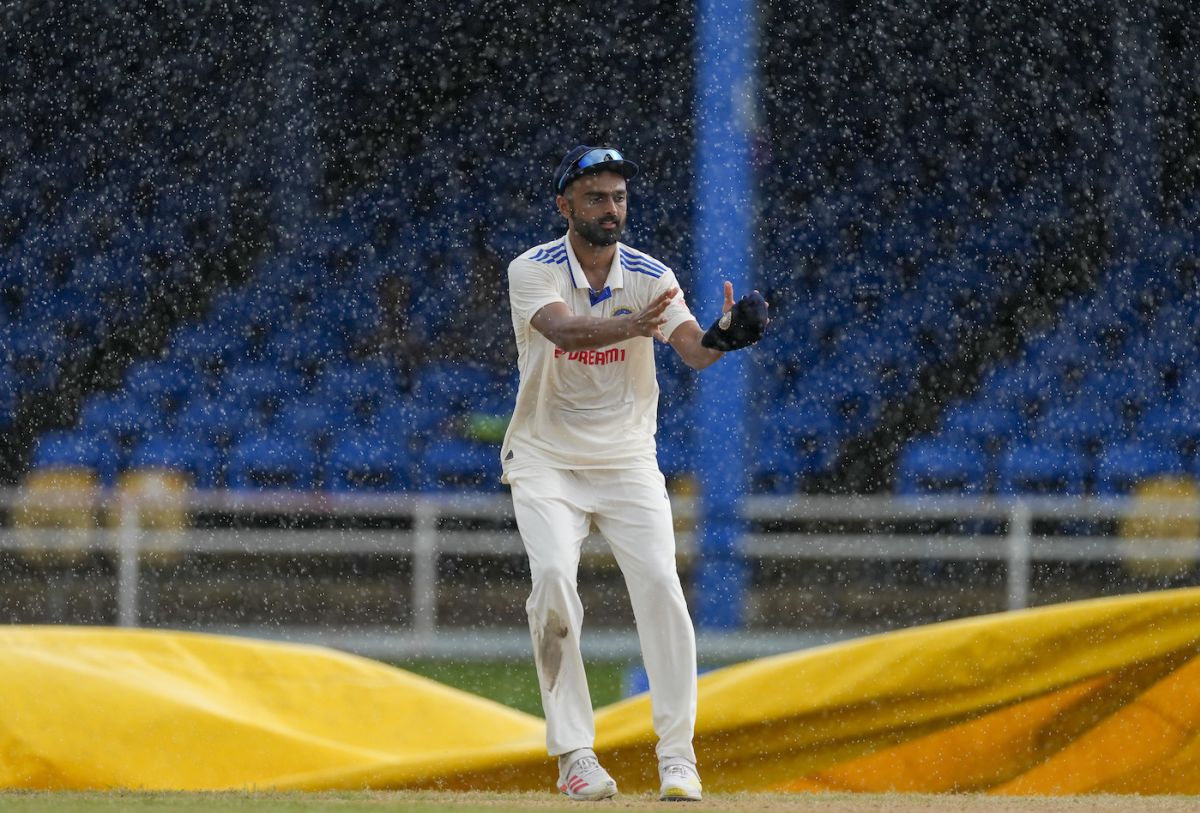 Jaydev Unadkat collects a cap as rain forces the players off, West Indies vs India, 2nd Test, Trinidad, 3rd day, July 22, 2023