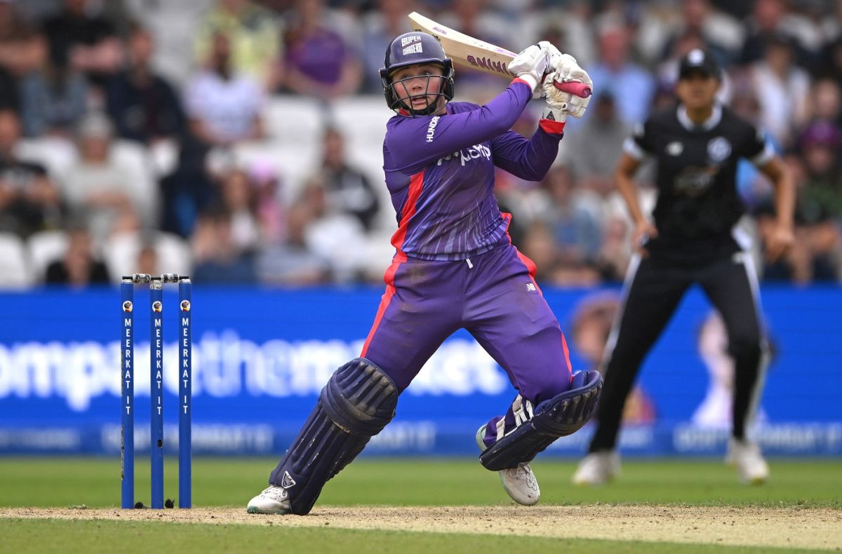 Bess Heath scored a 11-ball 20 to propel Superchargers | ESPNcricinfo.com