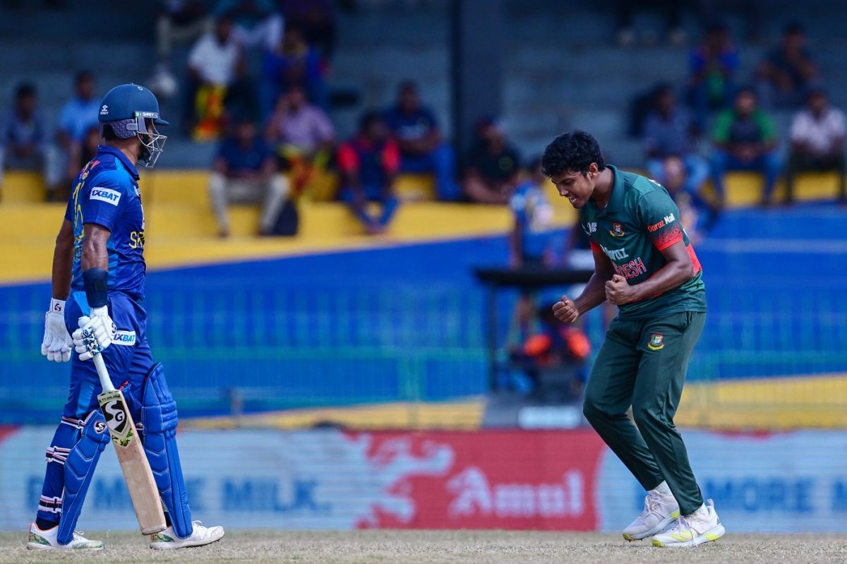 Hasan Mahmud celebrates after getting Dimuth Karunaratne to nick behind, Sri Lanka vs Bangladesh, Asia Cup, Super Fours, Colombo, September 9, 2023