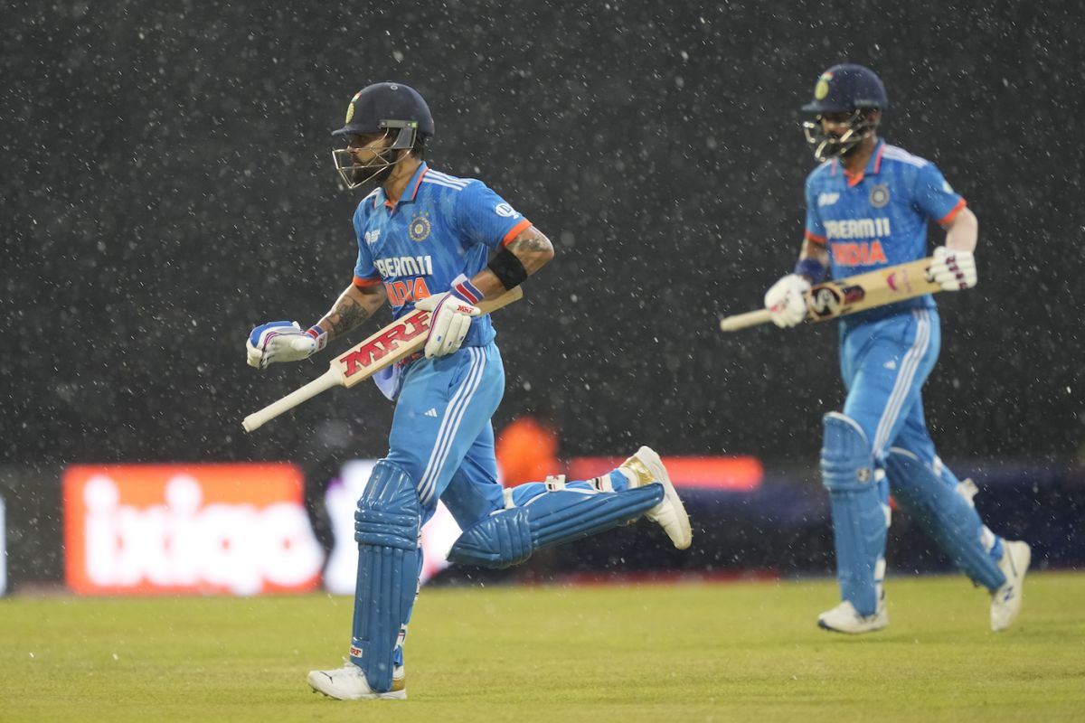 Heavy rain drove the players off the field in the 25th over, Pakistan vs India, Asia Cup Super Four, Colombo, September 10, 2023