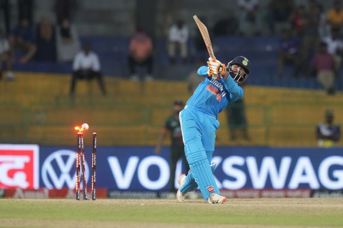 Ravindra Jadeja swung across the line and lost his middle pole, Bangladesh vs India, Asia Cup Super Four, Colombo, September 15, 2023