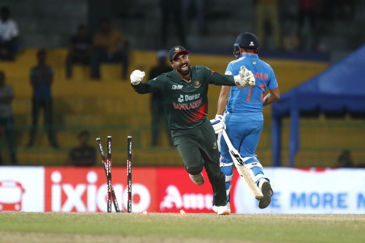 Litton Das breaks the stumps to run Mohammed Shami out and complete Bangladesh's win, Bangladesh vs India, Asia Cup Super Four, Colombo, September 15, 2023