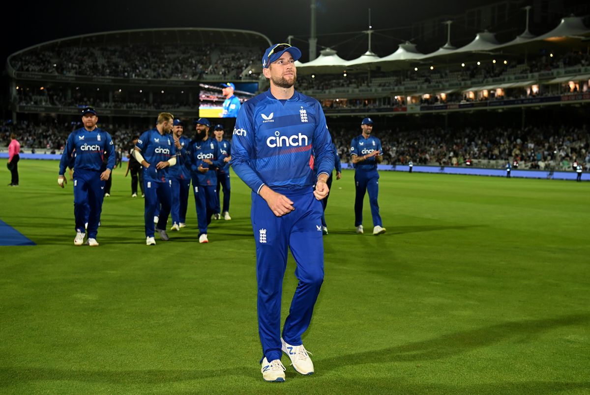 Dawid Malan Leads The Team Off After His Player Of The Match Display ...