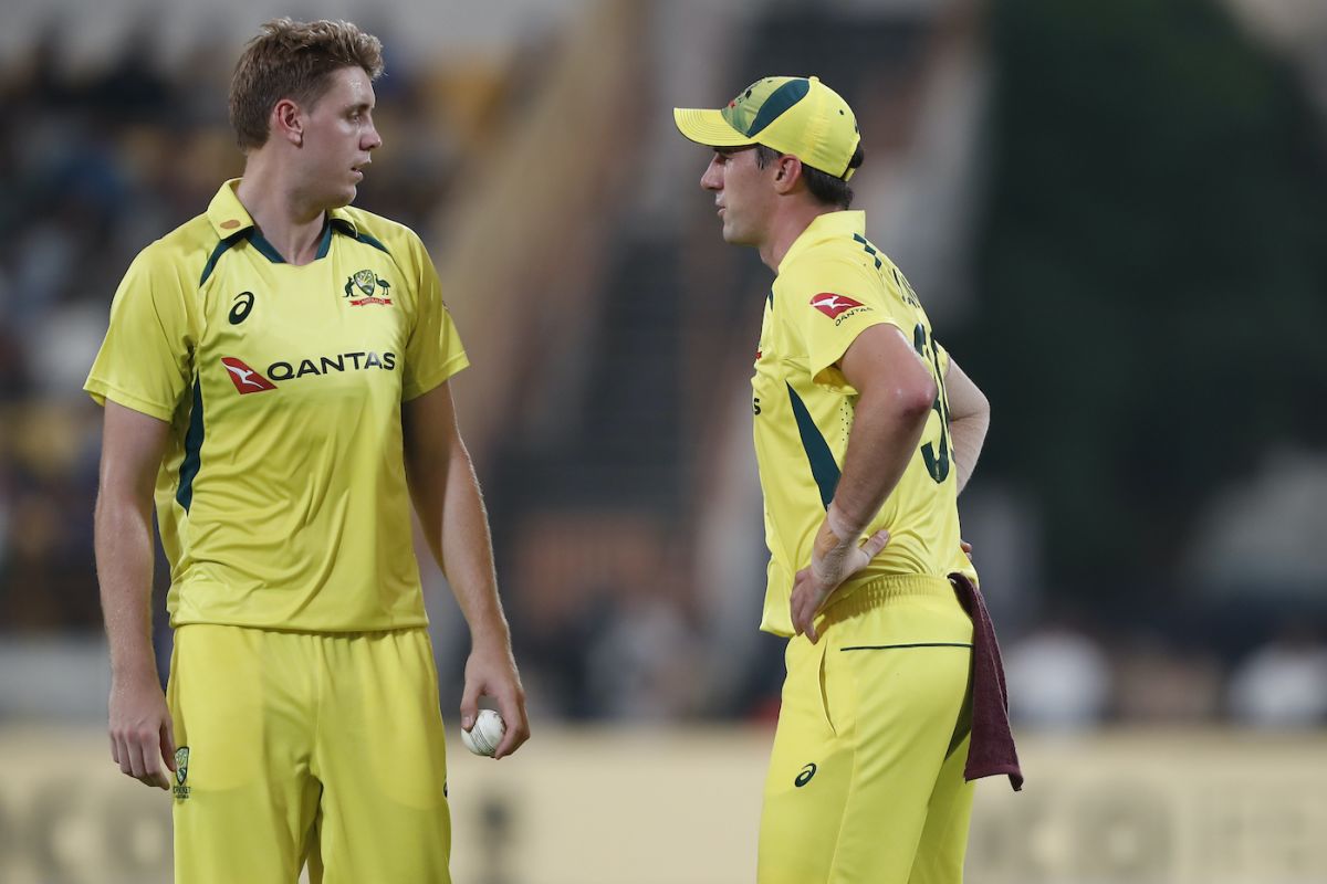 Cameron Green has a chat with Pat Cummins | ESPNcricinfo.com