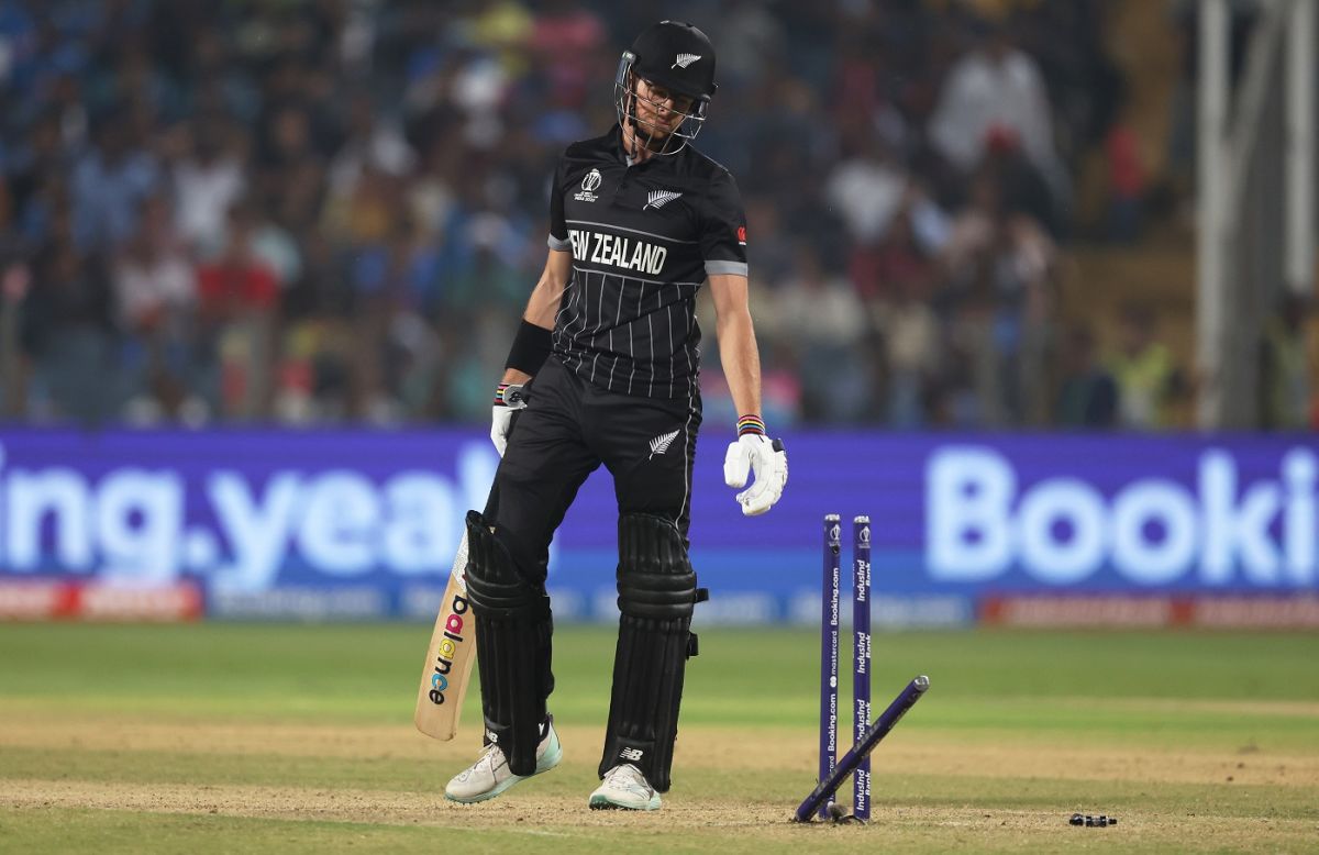 Mitchell Santner was bowled for 7, New Zealand vs South Africa, ODI World Cup 2023, Pune, November 1, 2023