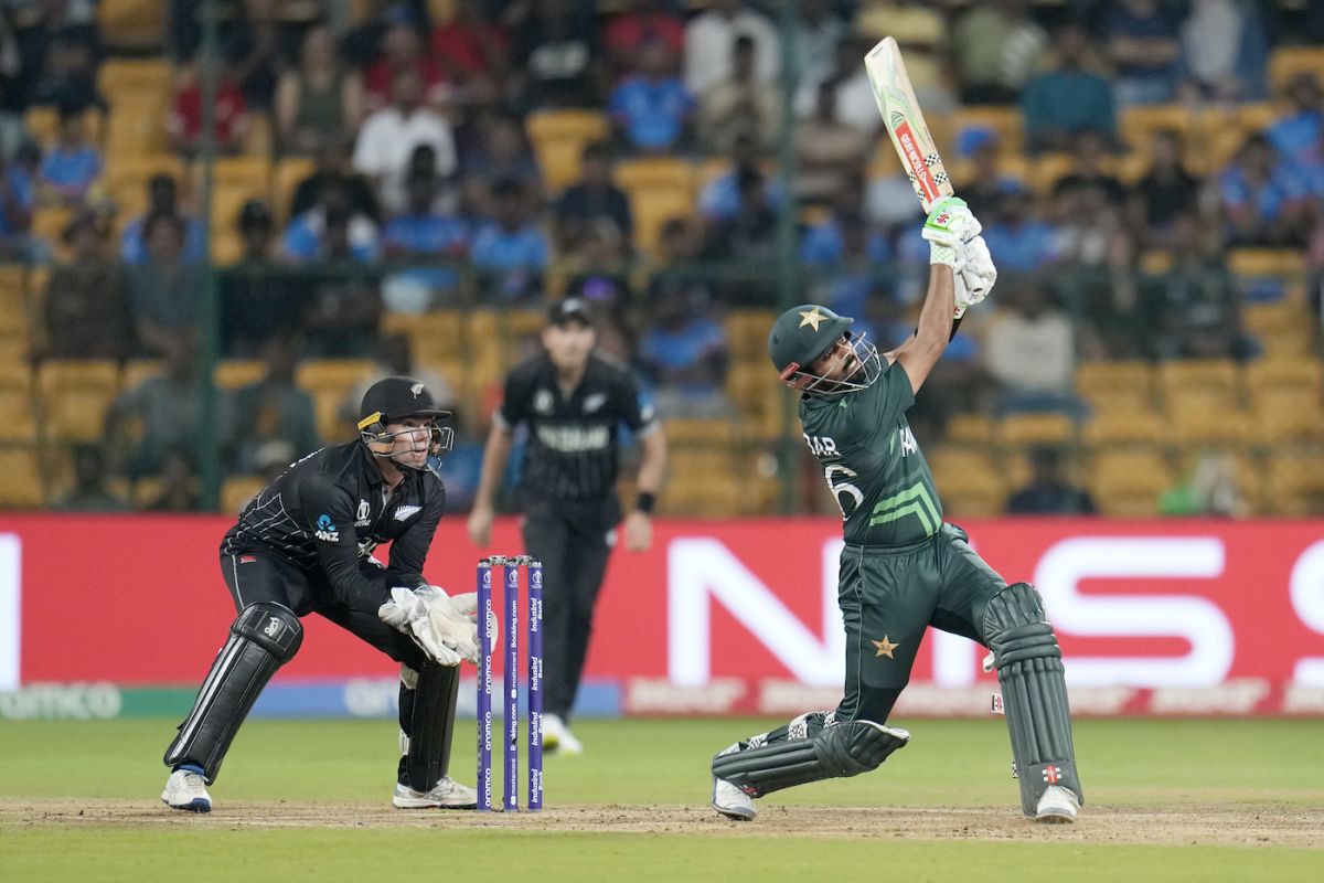 Babar Azam lumped Ish Sodhi after returning from the first rain break of the chase, New Zealand vs Pakistan, ODI World Cup, Bengaluru, November 4, 2023