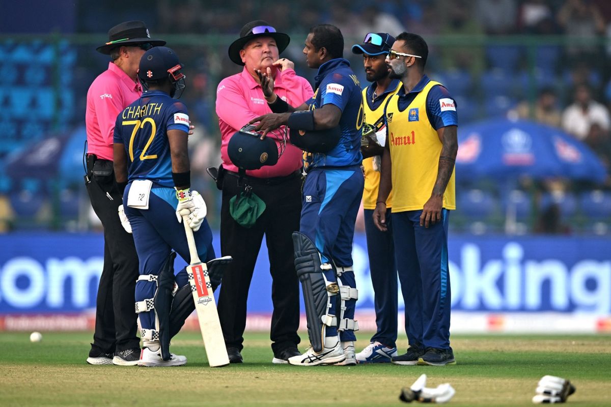 Angelo Mathews argues with the umpires after being timed out, Bangladesh vs Sri Lanka, Men's ODI World Cup, November 6, 2023