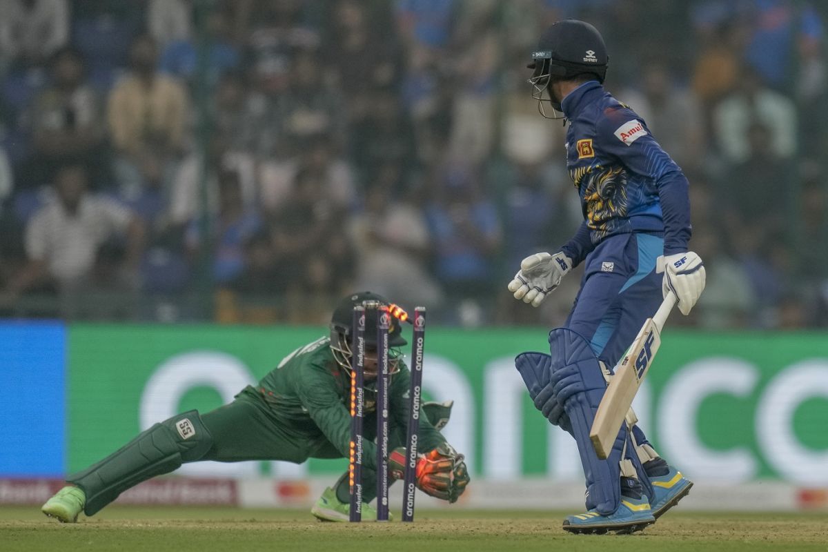 Dhananjaya de Silva is stumped by Mushfiqur Rahim, Bangladesh vs Sri Lanka, Men's ODI World Cup, November 6, 2023