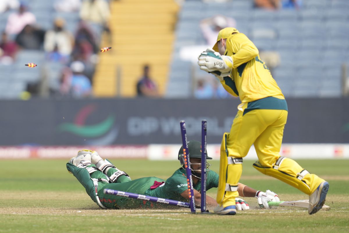 Najmul Hossain Shanto's dive couldn't save him as Josh Inglis ran him out, Australia vs Bangladesh, World Cup, Pune, November 11, 2023
