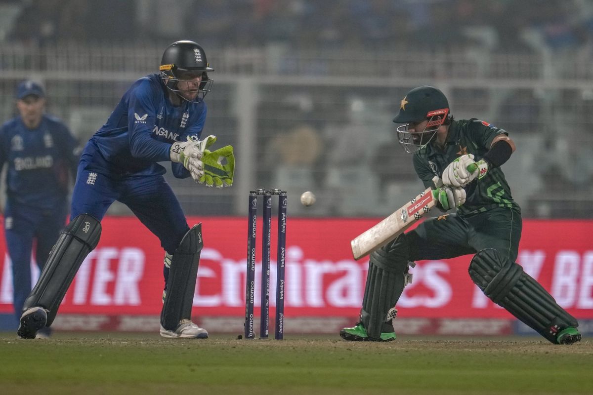 Mohammad Rizwan plays a late cut with Jos Buttler also interested, England vs Pakistan, Men's ODI World Cup, Kolkata, November 11, 2023