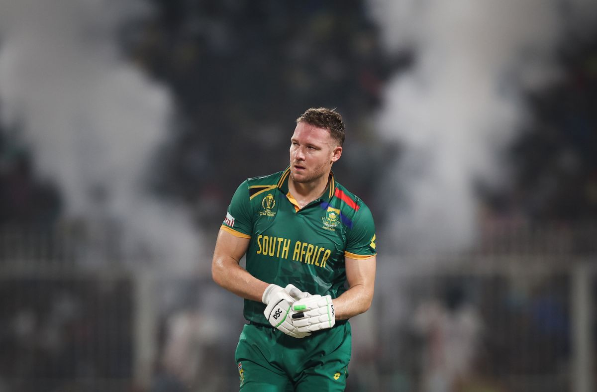 David Miller roars after his fighting century