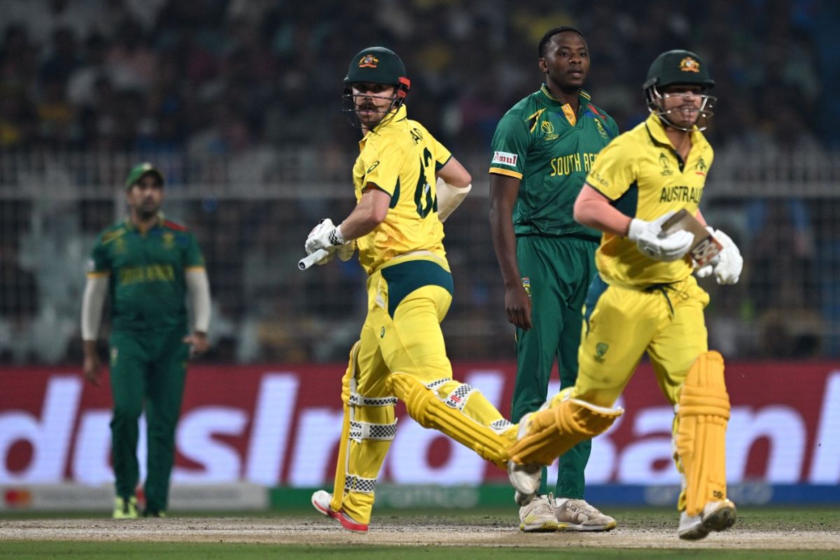Travis Head and David Warner take a single, Australia vs South Africa, Men's ODI World Cup, 2nd semi-final, Kolkata, November 16, 2023