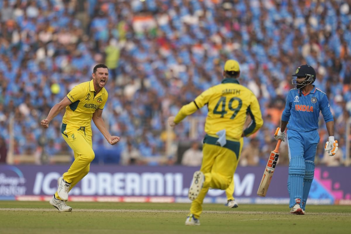 Josh Hazlewood found some reverse swing to get Ravindra Jadeja, India vs Australia, World Cup final, Ahmedabad, November 19, 2023