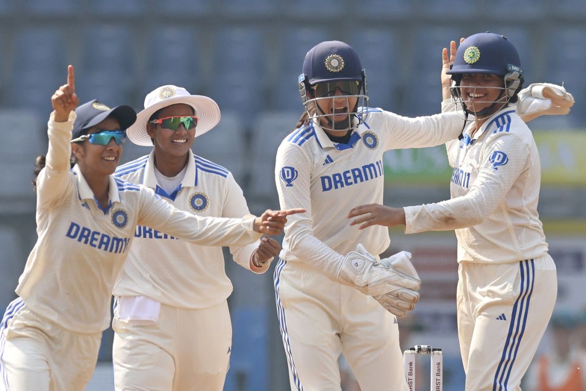 A sharp piece of fielding from Richa Ghosh (R) saw Beth Mooney run out, India vs Australia, Only women's Test, Mumbai, 3rd day, December 23, 2023