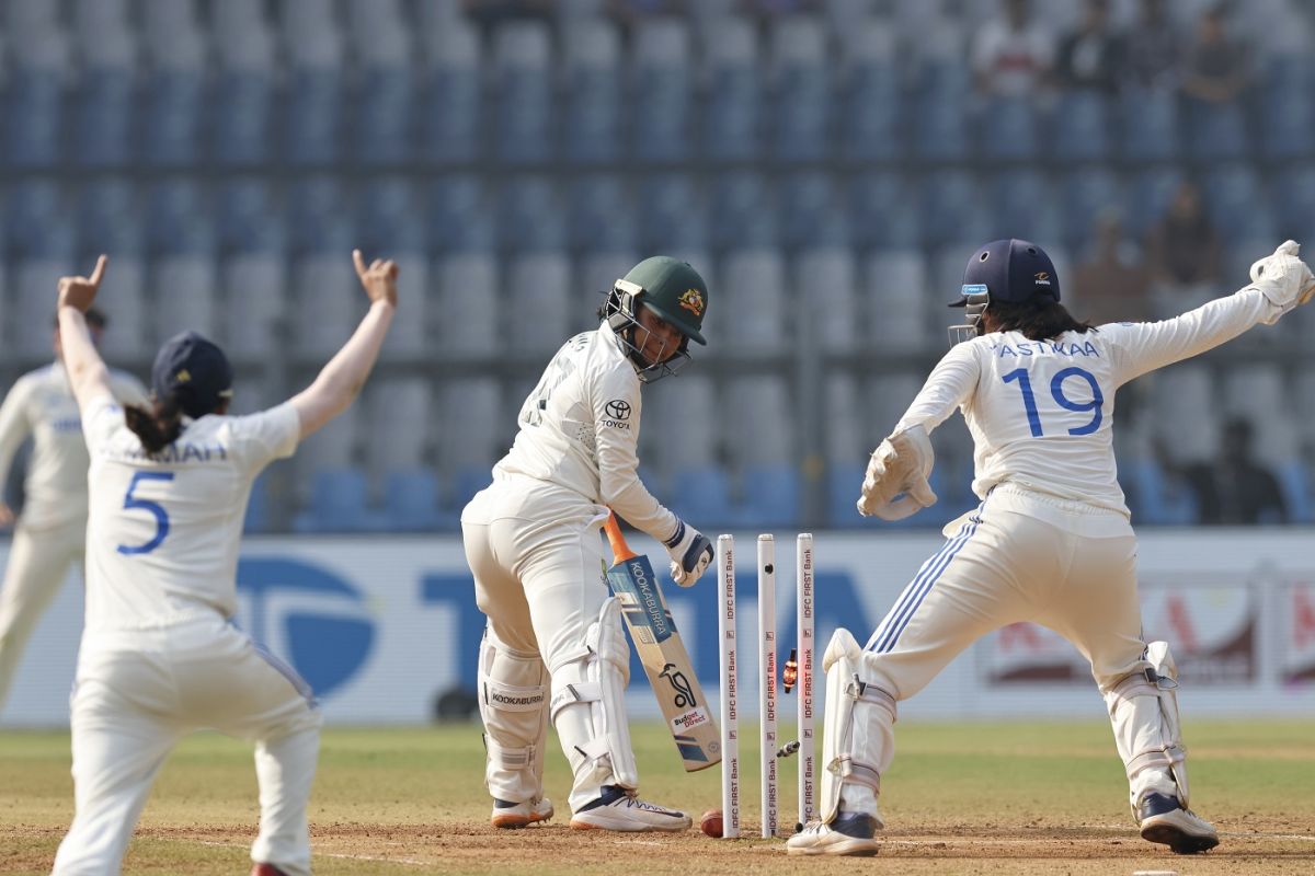 Alana King was cleaned up first ball by Sneh Rana, India vs Australia, only women's Test, day four, Mumbai, December 24, 2023