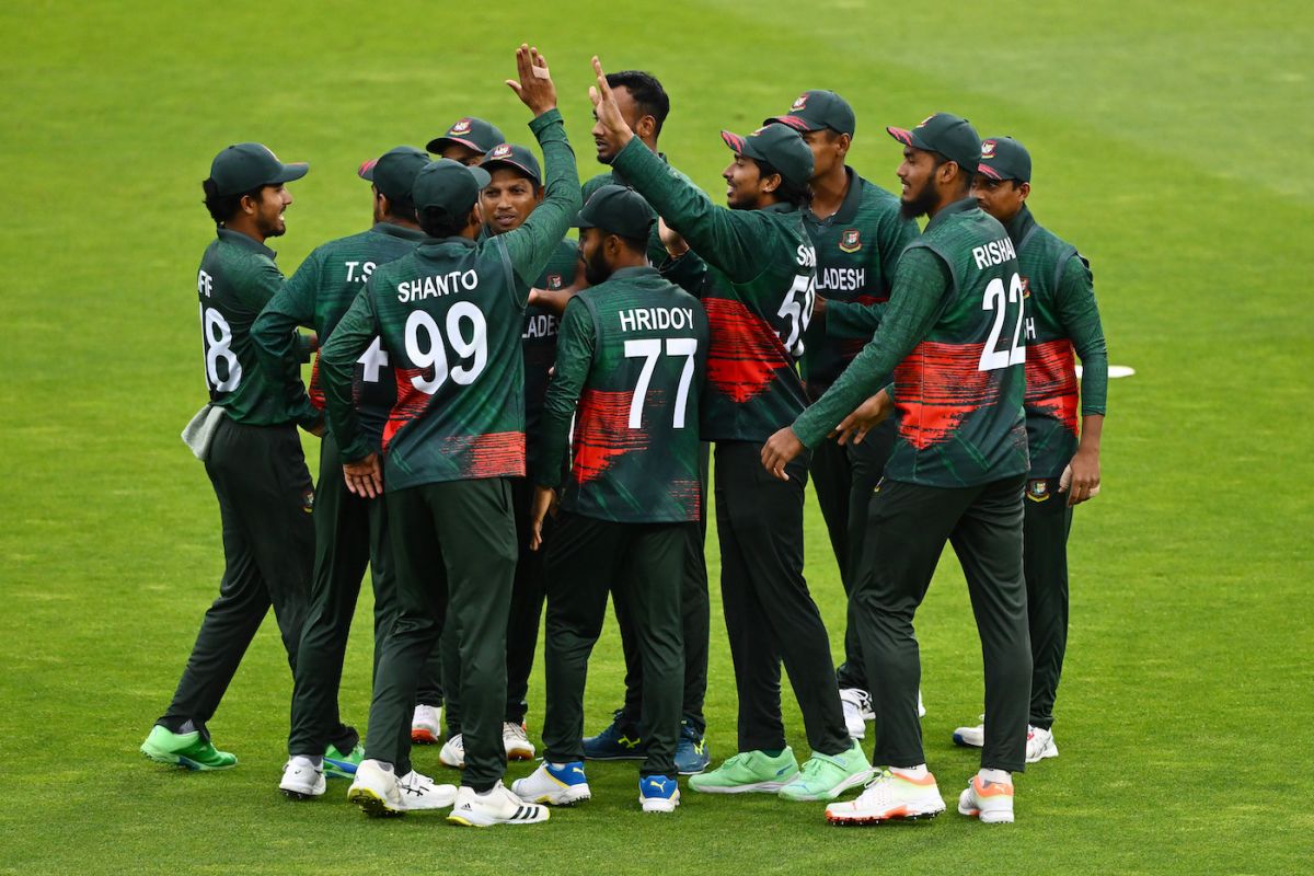 The Bangladesh players celebrate after dealing New Zealand some big blows early on, New Zealand vs Bangladesh, 1st T20I, Napier, December 27, 2023