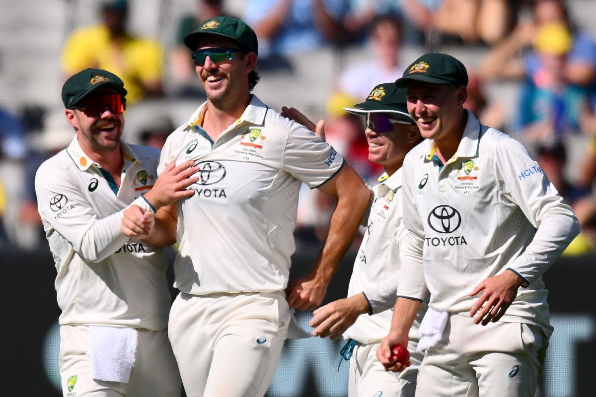 Mitchell Marsh took a good catch to send back Shan Masood