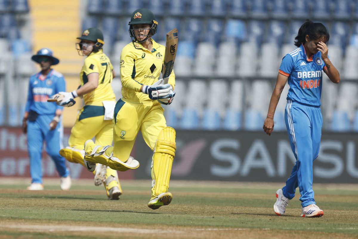 Phoebe Litchfield And Alyssa Healy Took On Renuka Singh In A 55-run ...