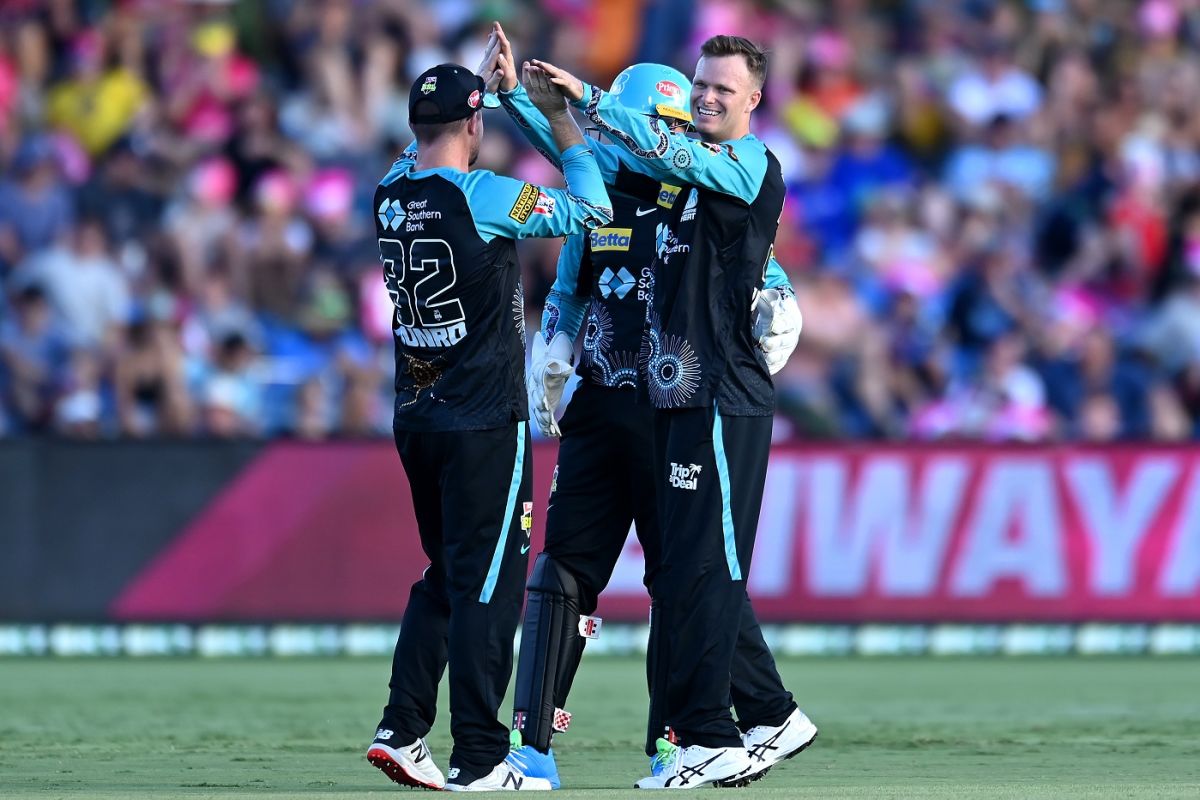 Josh Brown's 31-ball 43 kept Brisbane Heat ahead in the chase ...