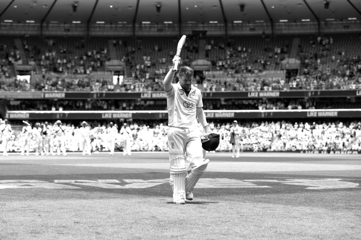 David Warner acknowledges the crowd in his farewell Test