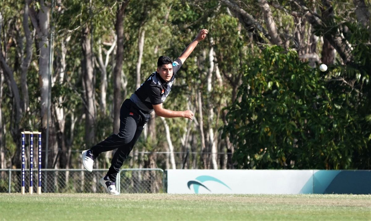 Rahman Hekmat bowls legspin