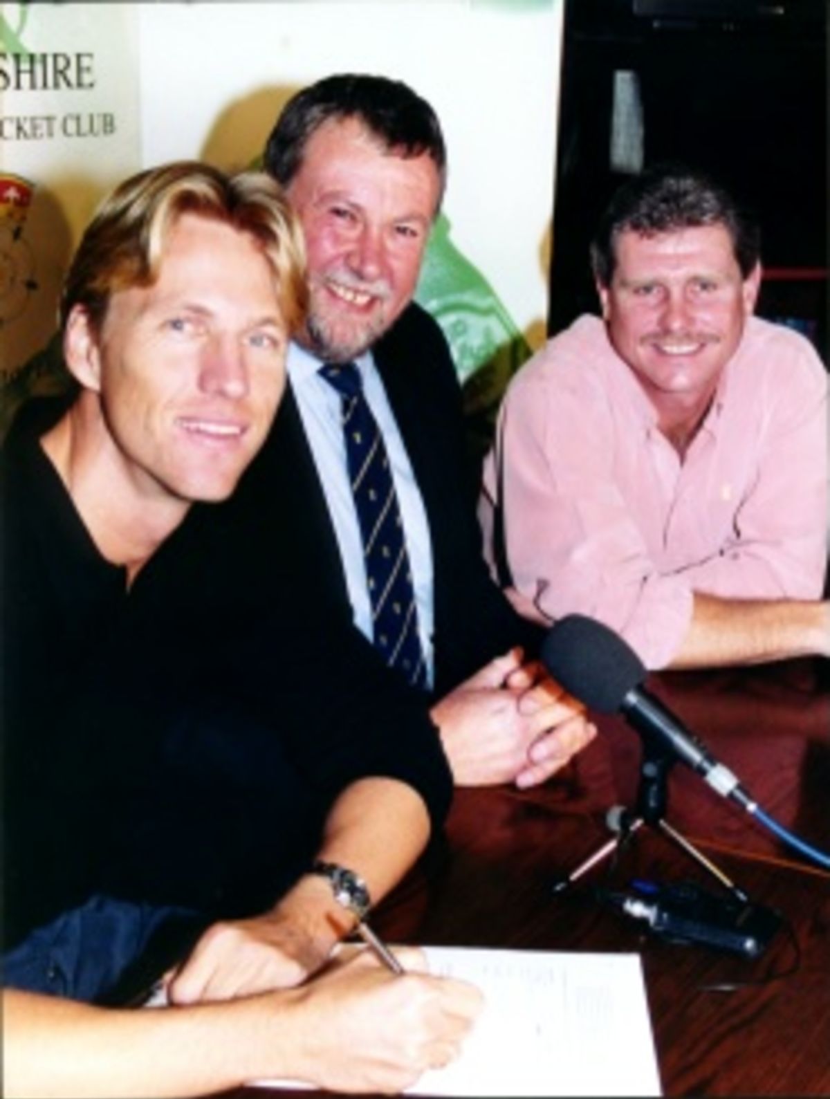 Alan Mullally signs 3 year contract for Hampshire, watched by chairman Brian Ford and captain Robin Smith.