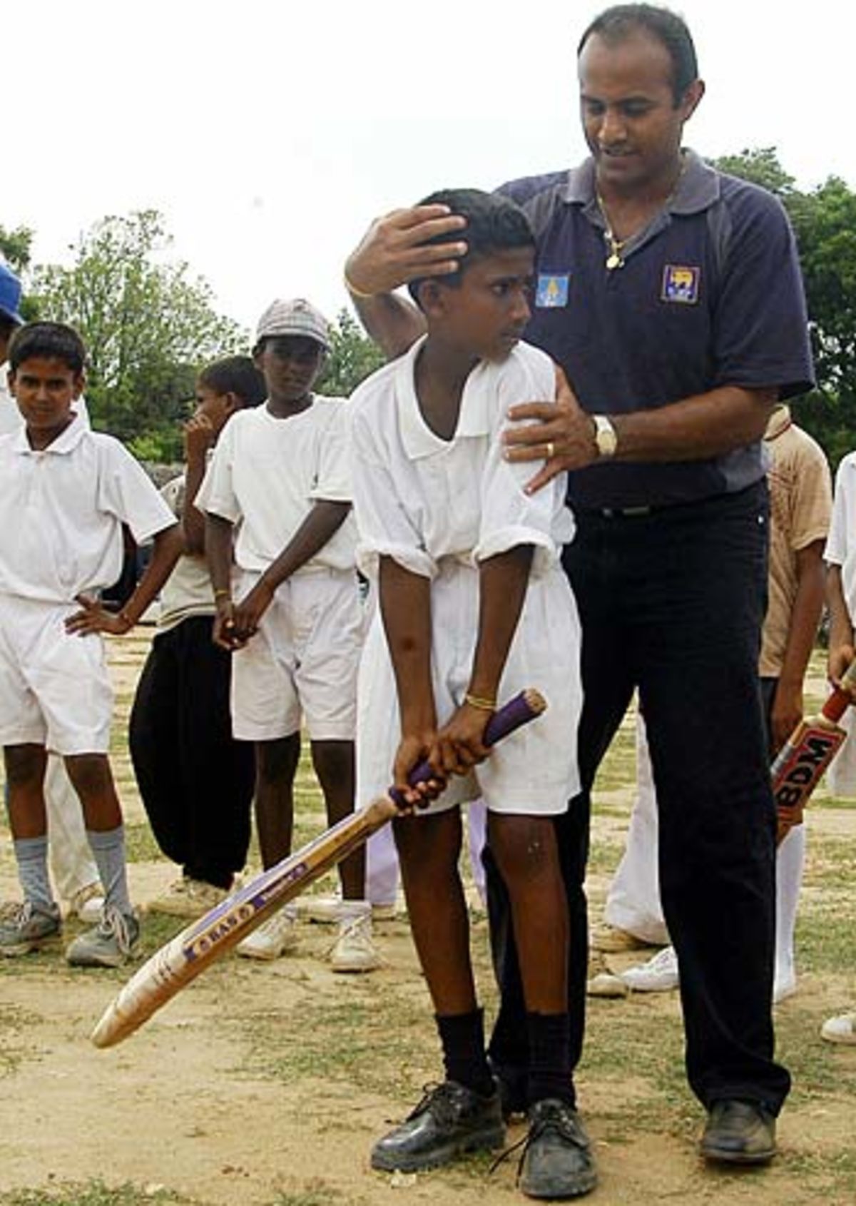 Hashan Tillakaratne coaches a Tamil youngster