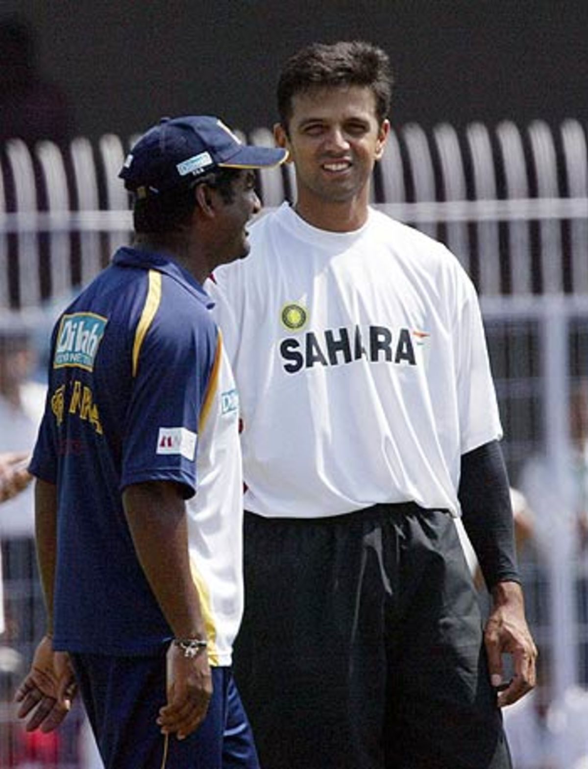 Muttiah Muralitharan Chats With Rahul Dravid Espncricinfo Com