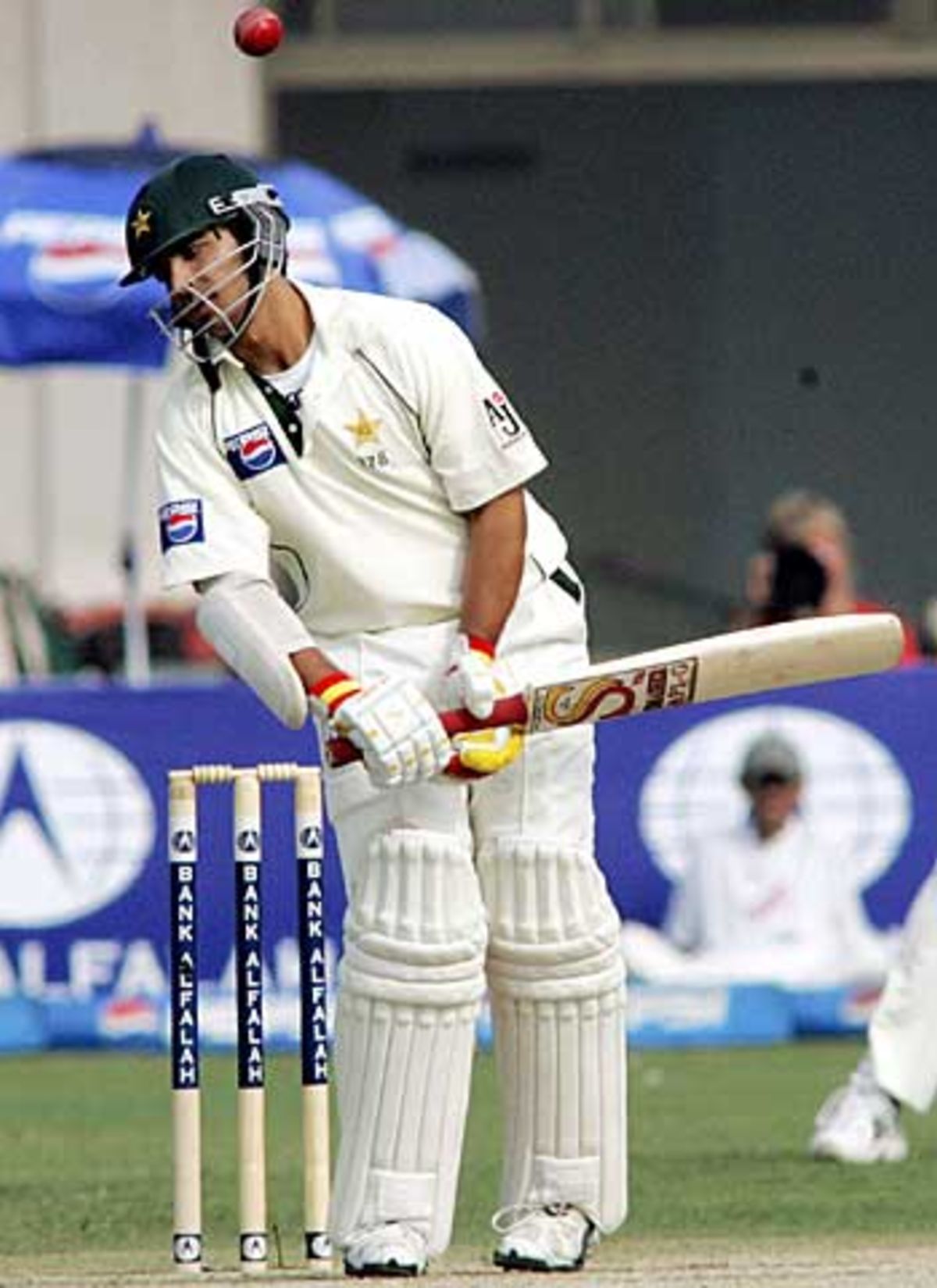 Salman Butt avoids a bouncer from Matthew Hoggard