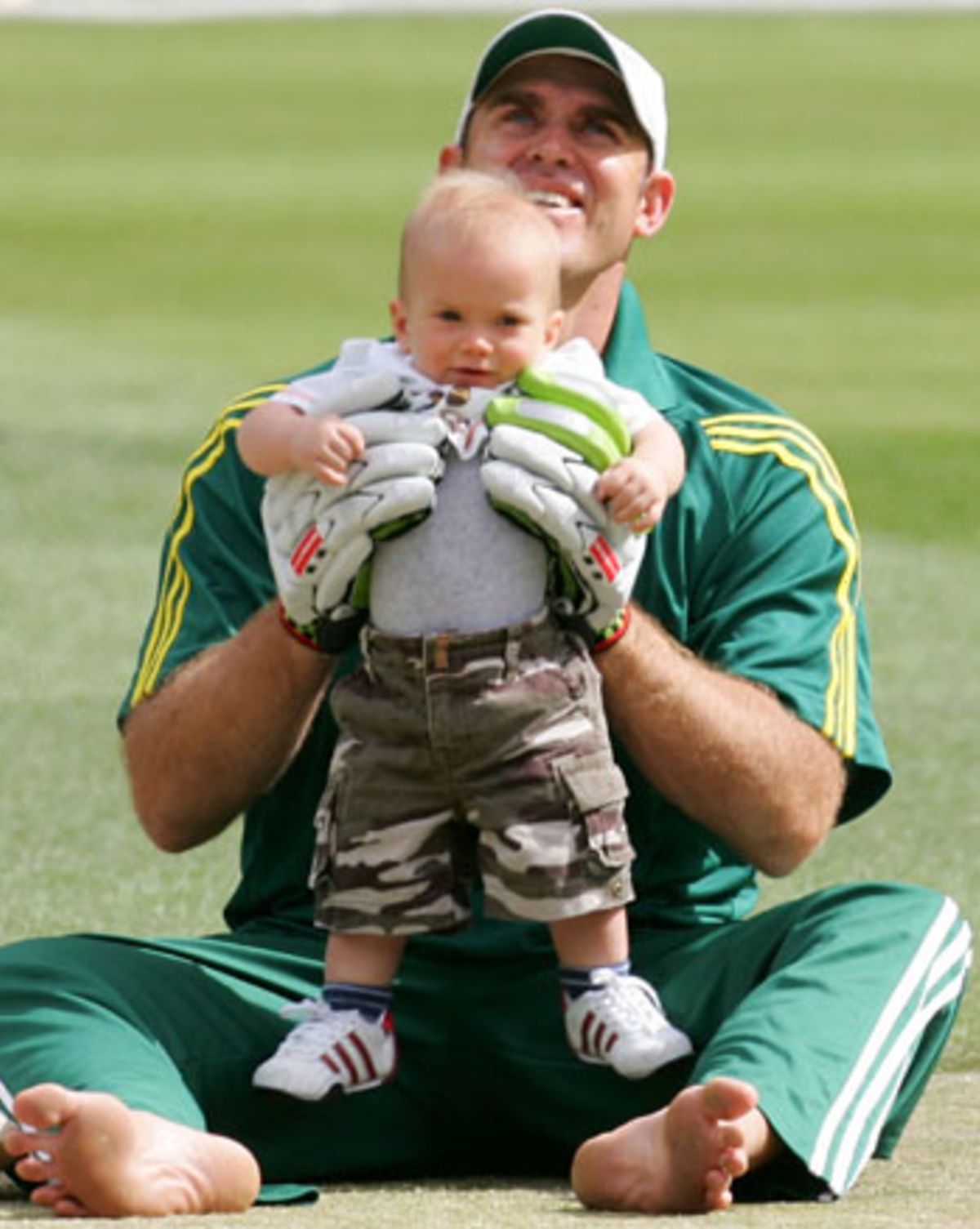 Matthew Hayden plays with his son, Melbourne, December 25 2005