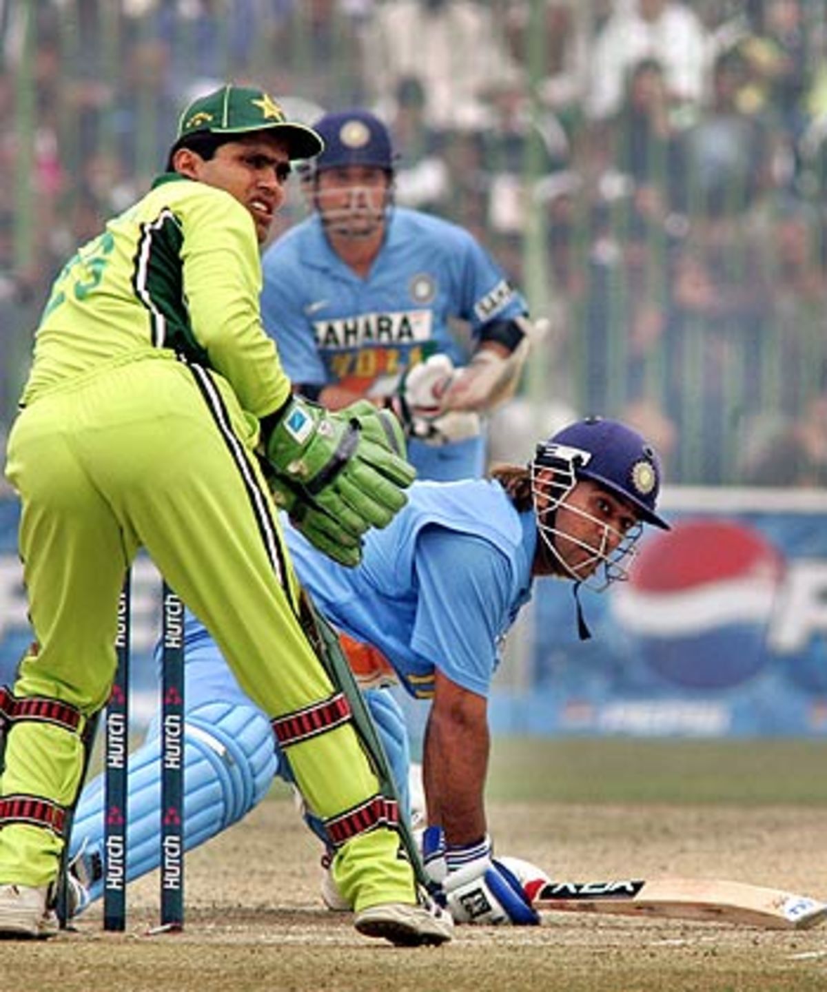 Mahendra Singh Dhoni falls over after late-cutting for four ...