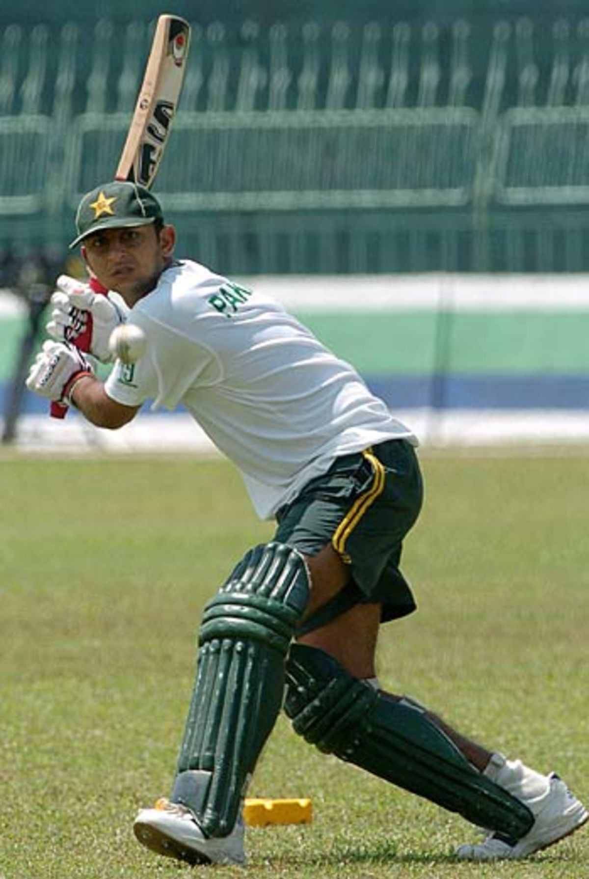 shoaib-akhtar-poses-outside-a-gym-in-lahore-espncricinfo