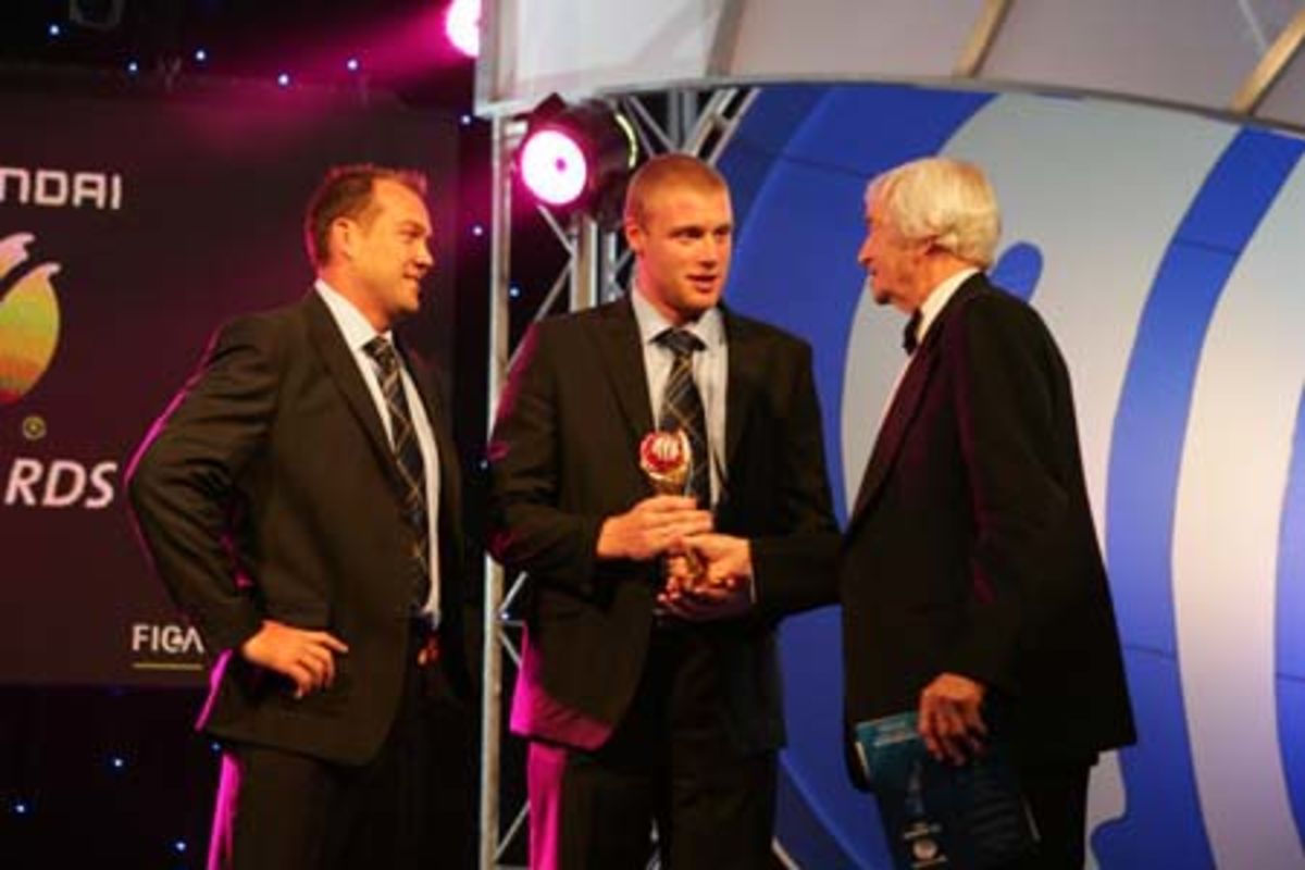 Richie Benaud presents the Player of the Year award to joint winners