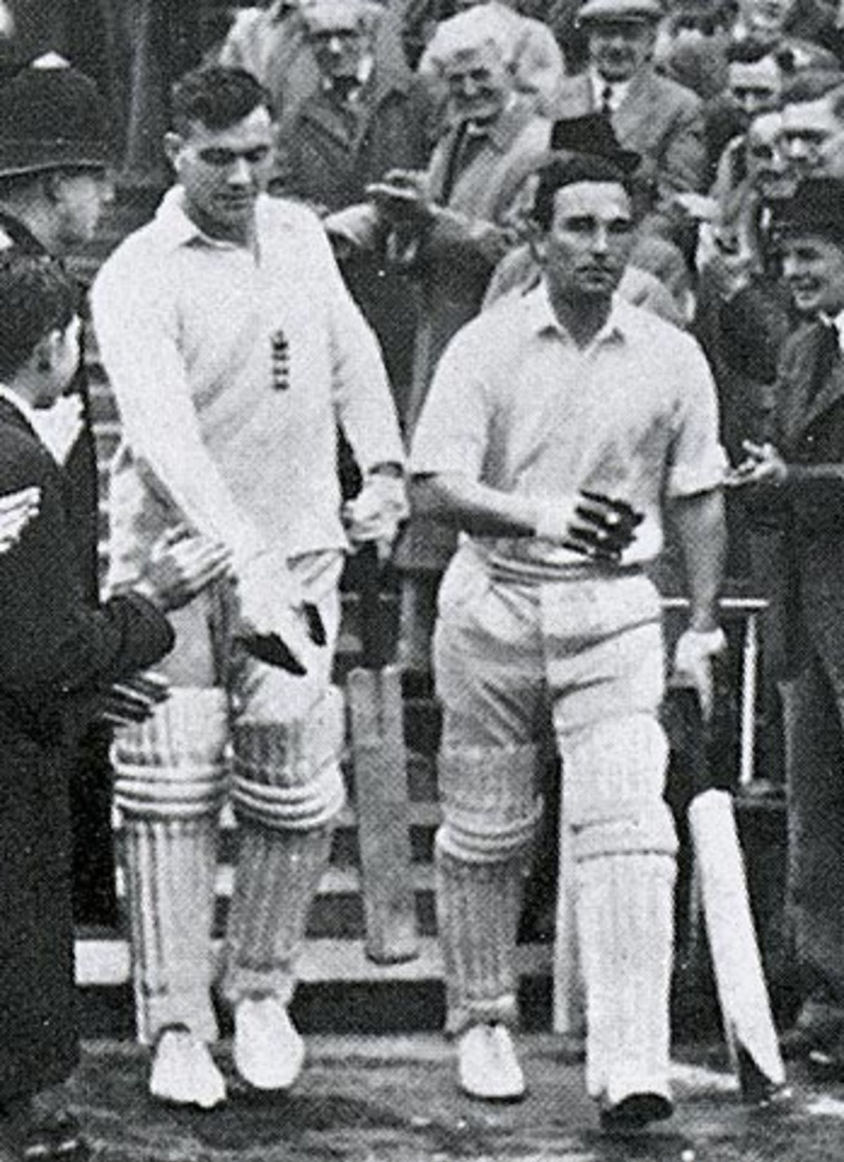 Alec Bedser and a bandaged Denis Compton resume England's innings ...