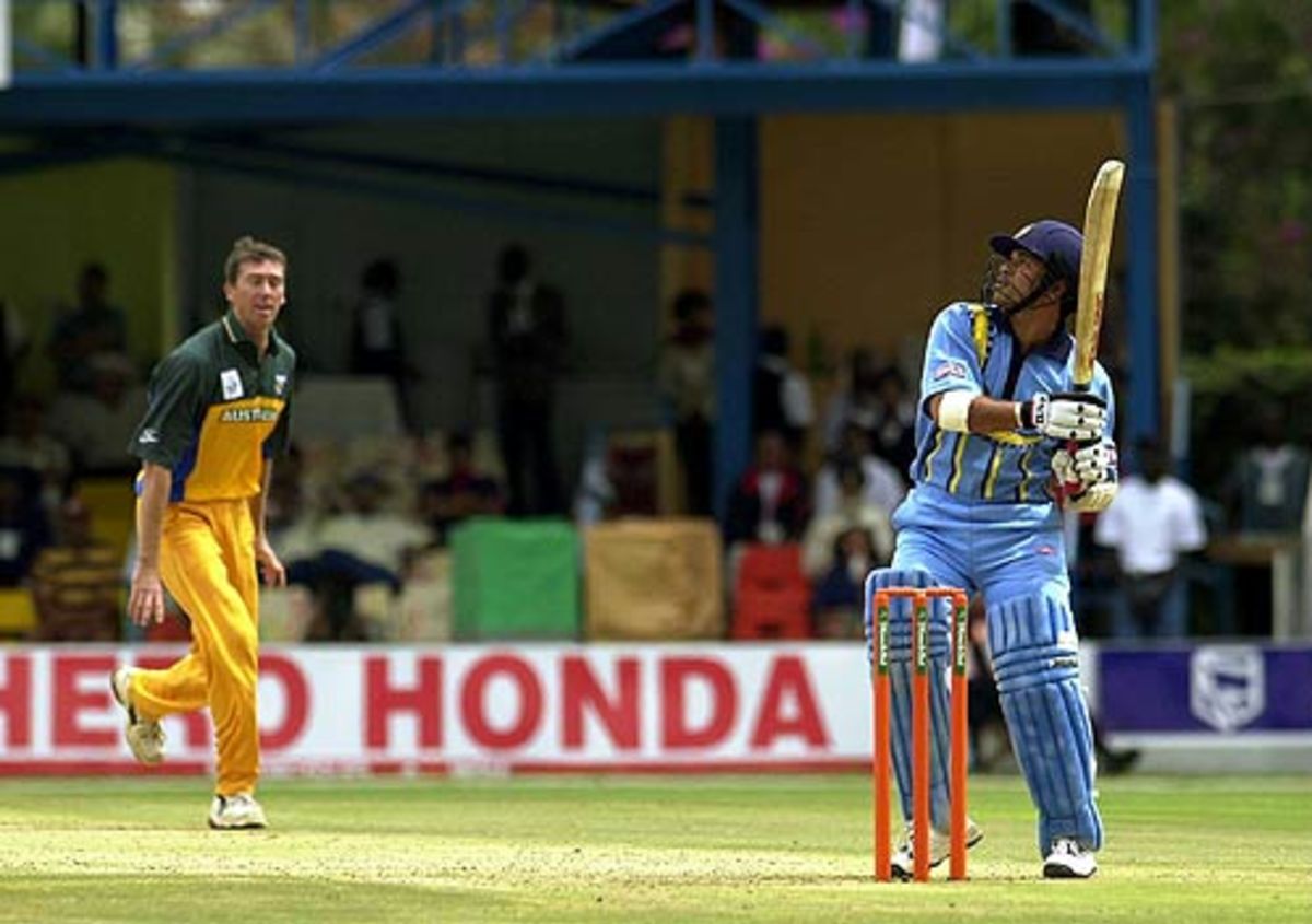 Sachin Tendulkar hooks Glenn McGrath for six