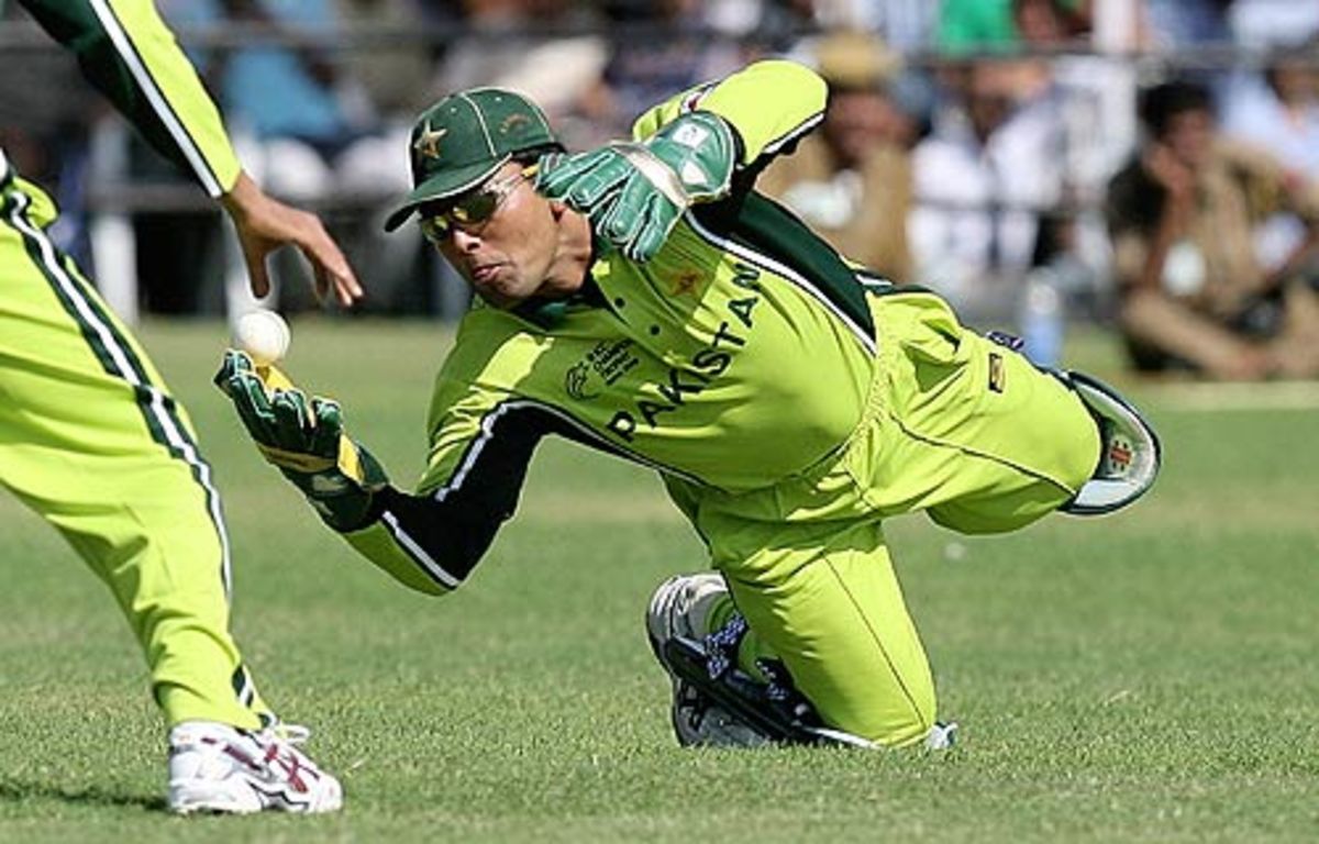 Kamran Akmal drops a catch | ESPNcricinfo.com