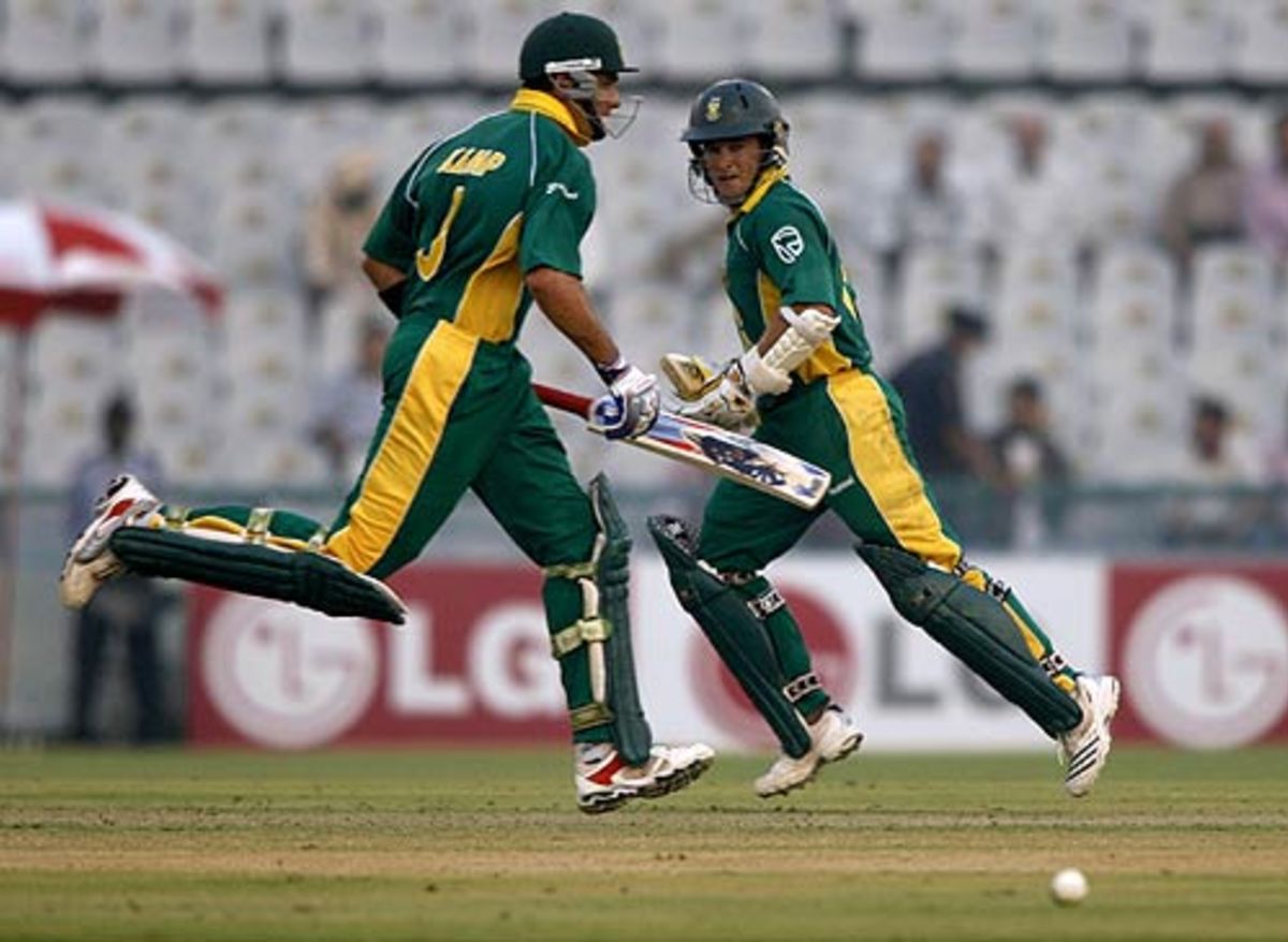 Mohammad Asif leaves the Gaddafi Stadium after the tribunal hearing ...