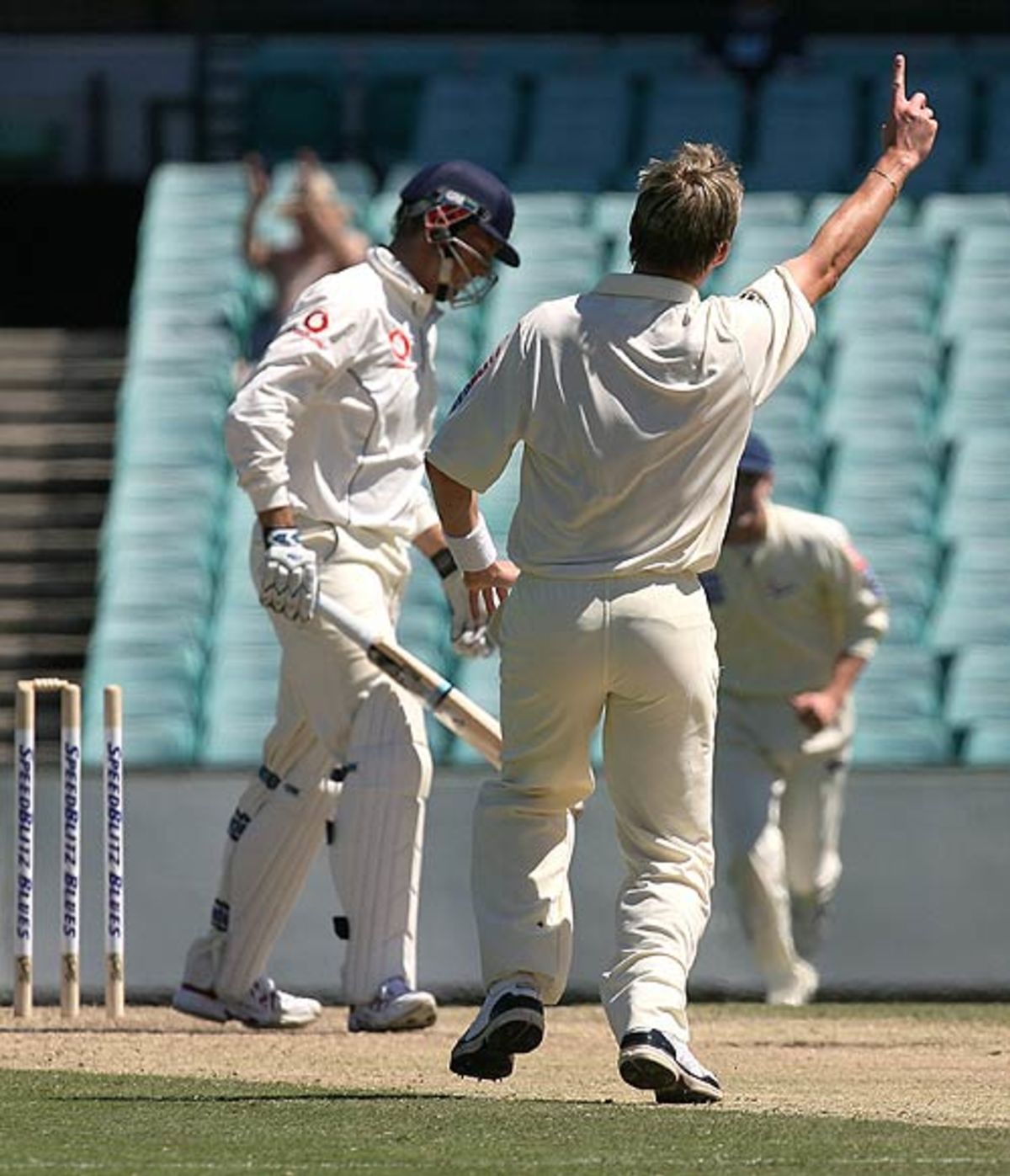 brett-lee-celebrates-bowling-marcus-trescothick-for-8-espncricinfo