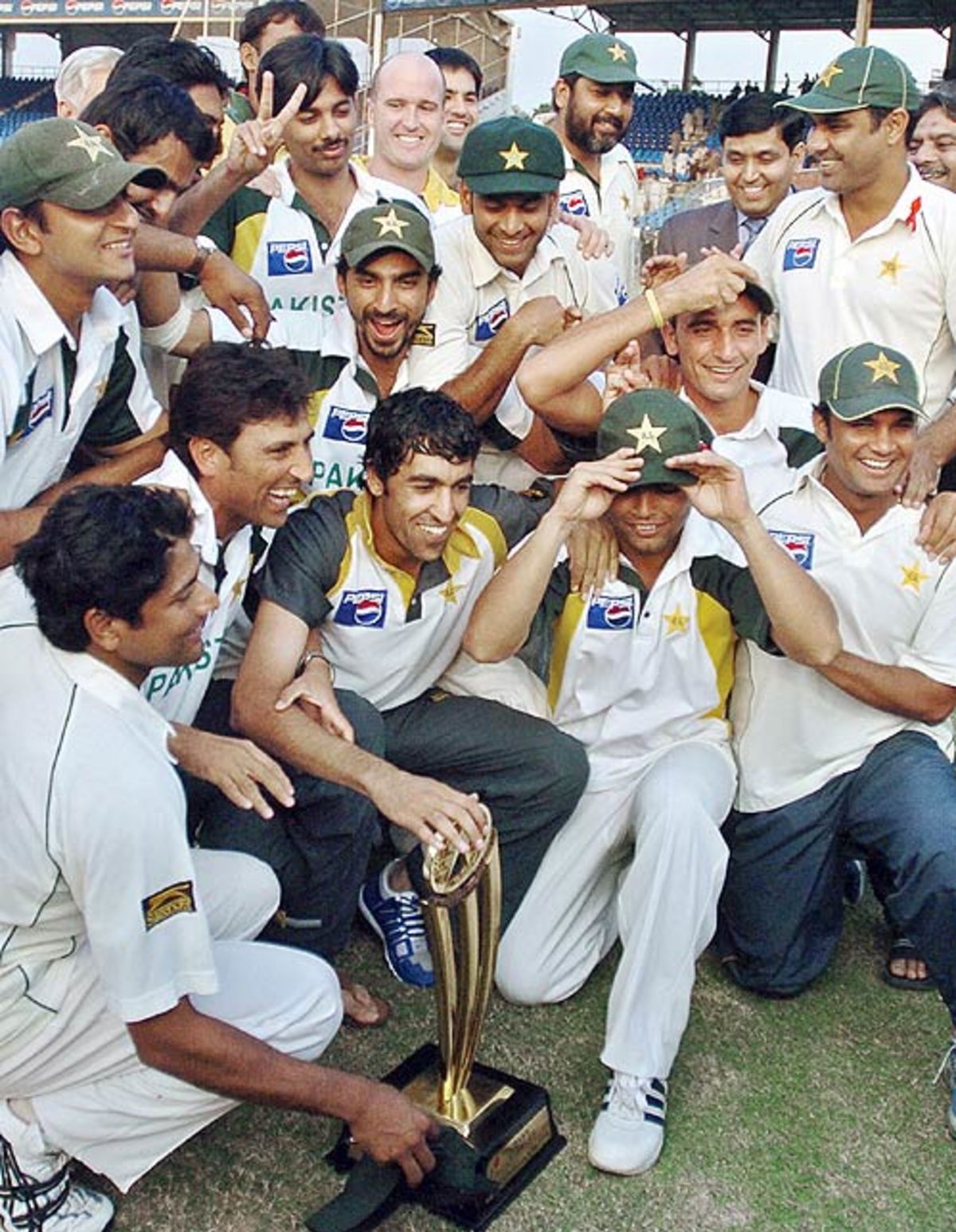 Pakistan Pose With The Series Trophy | ESPNcricinfo.com