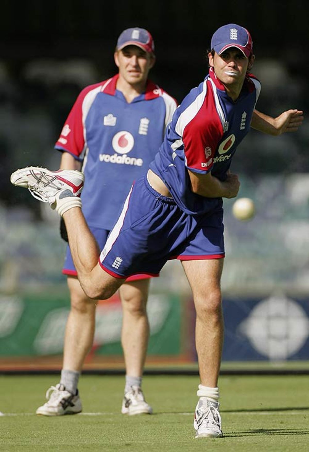 Michael Vaughan Tests Out His Troublesome Hamstring With Some Running At England S Practice Michael Vaughan Tests Out His Troublesome Hamstring With Some Running At England S Practice